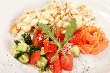 Scrambled eggs with salmon and vegetables
