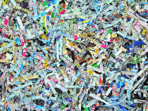 Colour shredded paper