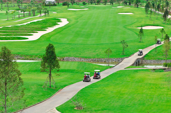 landscape picture of a golf court