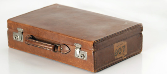 alter brauner Koffer