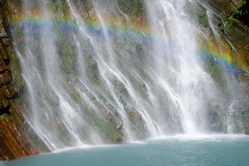 虹のかかった丸尾滝