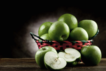 Fototapeta na wymiar Zielone Jabłka - Malownicze Style