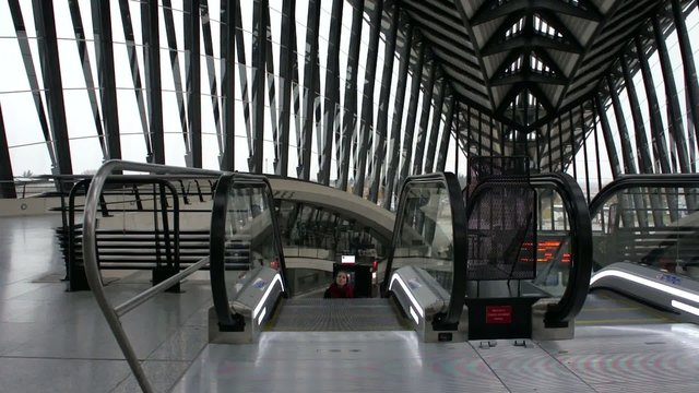 monter via l'escalator