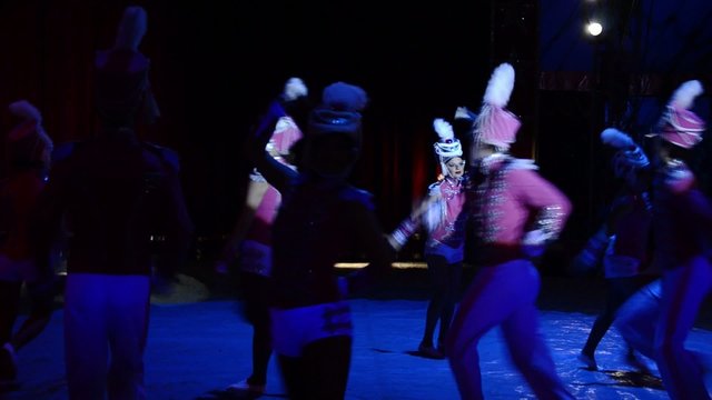 circo, majorettes e clown