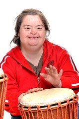 femme trisomie isolé sur blanc