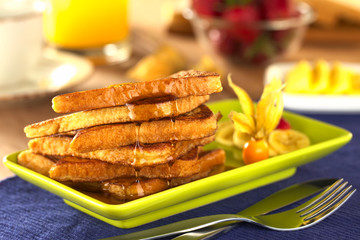 French toast with maple syrup and fruits