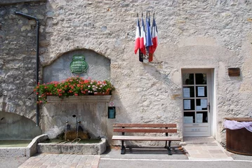 Fototapete Brunnen Dorfbrunnen - Drôme Provençale