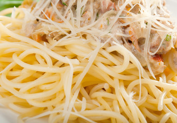 spaghetti carbonara on bowl