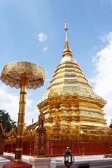 Fototapeta premium Doi Suthep golden pagoda