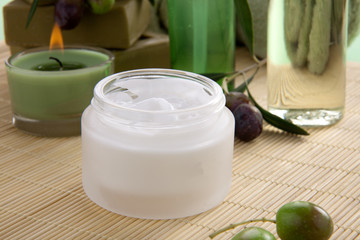 Face Cream and Olives Spa Set