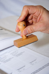 Abstempeln eines Vertrages