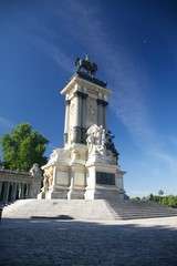 Fototapeta na wymiar El Retiro monument in Madrid