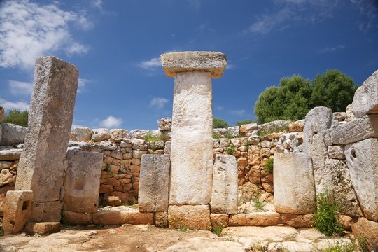 white stone taula room