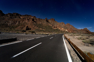 teide road in the middle of the night