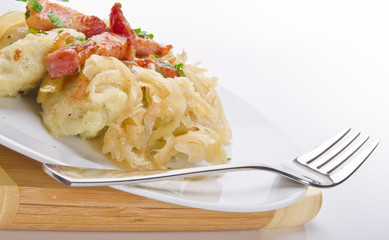 Schlesische Kartoffelklöße mit Kasseler und Sauerkraut