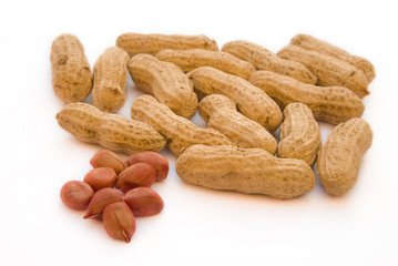 a heap of raw peanuts