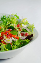 Ensalada de escarola con pepitas de granada.