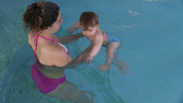 b&eacute;b&eacute; nageur