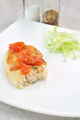 Filetto di pangasio con pomodori freschi e timo