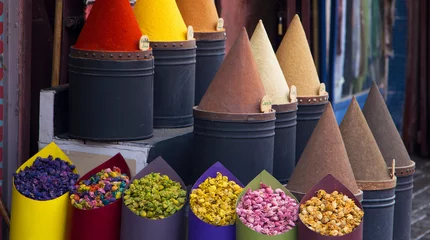 Foto op Canvas Kruiden- en bloemenwinkel in Fez, Marokko © klemenr