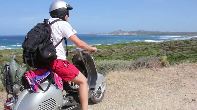 in sardegna in scooter