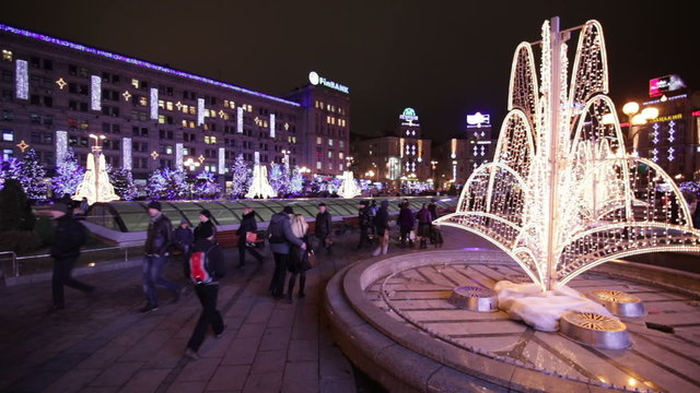 City street at night .