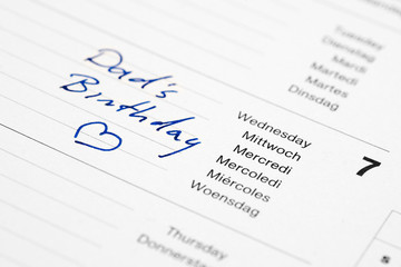 Dad's birthday reminding note in calendar