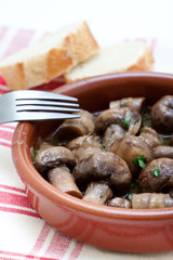 Tapa de champiñones con perejil