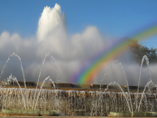 fuente con arco iris
