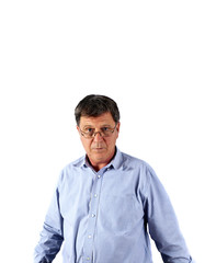 Fototapeta premium szczęśliwy atrakcyjny mężczyzna pozowanie w studio