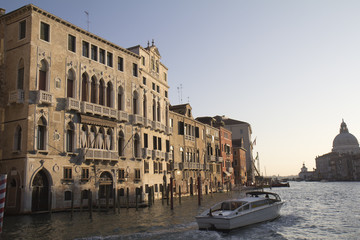Fototapeta na wymiar Façades ensoleillées du Grand canal (Venise)
