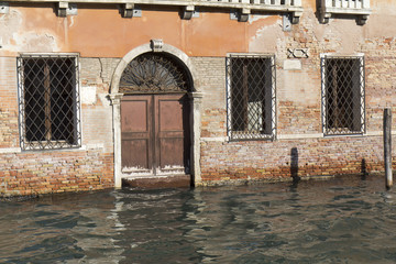 Détail d'une façade au bord du Grand Canal (Venise)
