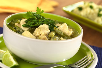 Green asparagus and chicken fricassee