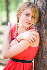 Naklejka premium Portrait of a girl near the tree