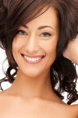 Obraz premium happy and smiling woman