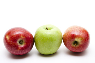 Rote und grüner Apfel