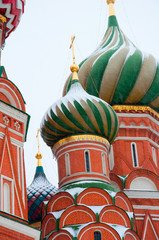 Fototapeta na wymiar Cerkiew Wasyla Błogosławionego w śniegu, Moskwa, Rosja