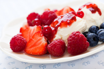 Fresh fruits with mascarpone