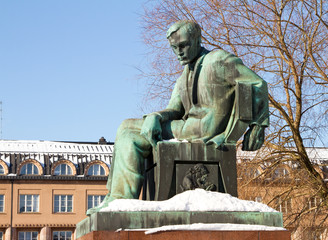 Statue of Alexis Kivi