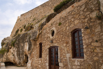 Fototapeta na wymiar Fasada małej prawosławnej kaplicy w Rethymno na Krecie