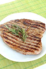 bistecca di carne rossa cotta alla griglia