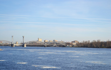 Fototapeta na wymiar Neva river and Finland Railway Bridge