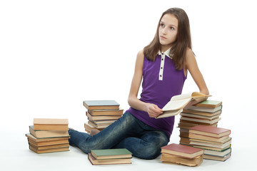 Девочка с книгами на светлом фоне.