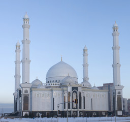 Fototapeta na wymiar Nowy meczet w Astanie