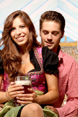 Pärchen auf dem Oktoberfest