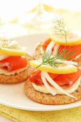 スモークサーモンのカナッペ