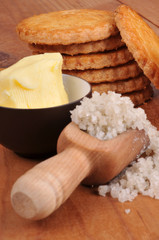 Sablés bretons, beurre et gros sel