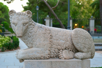 Statue of good predator nice antique