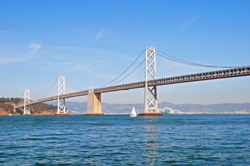 Fototapeta na wymiar Zawieszenie Oakland Bay Bridge w San Francisco do Yerba Buena