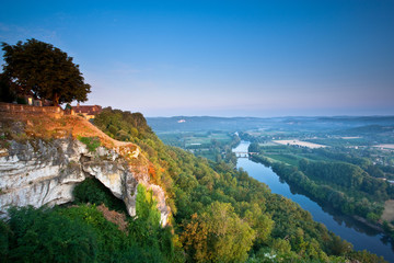The Dordogne river at dawn from Domme, Dordogne, France. - obrazy, fototapety, plakaty